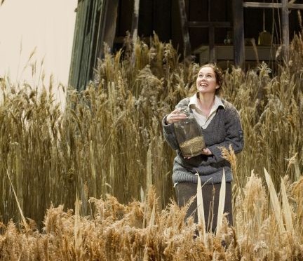 Marc Albrecht (conductor), Dmitri Tcherniakov (director/sets), Dmitri Tcherniakov/Elena Zaytseva (costumes), Gleb Filshtinsky (lighting design)