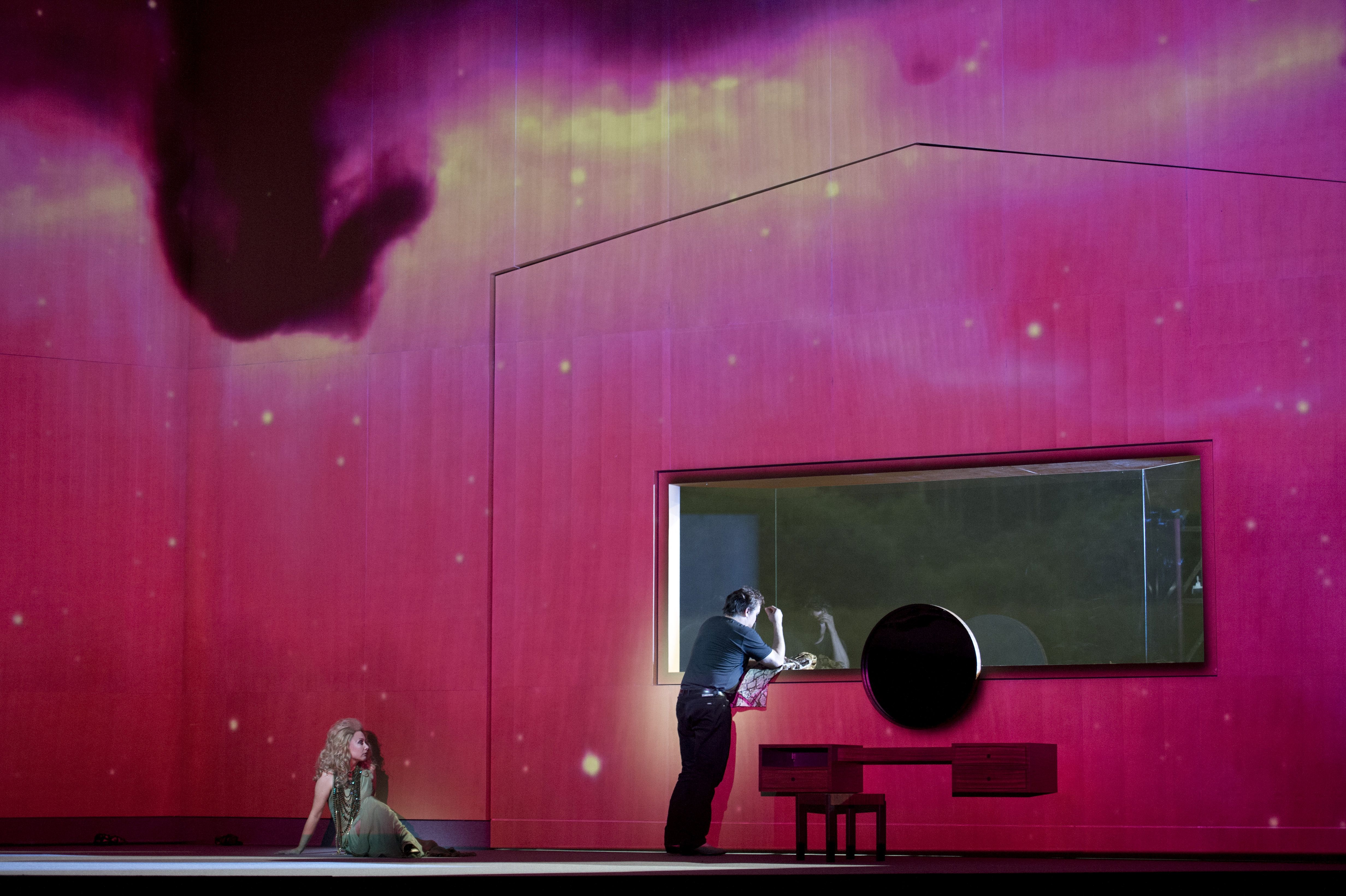 Marc Albrecht (conductor), Ivo van Hove (director), Jan Versweyveld (sets/lighting design), An D'Huys (costumes), Tal Yarden (video), Janine Brogt&amp;Klaus Bertisch (dramaturge)