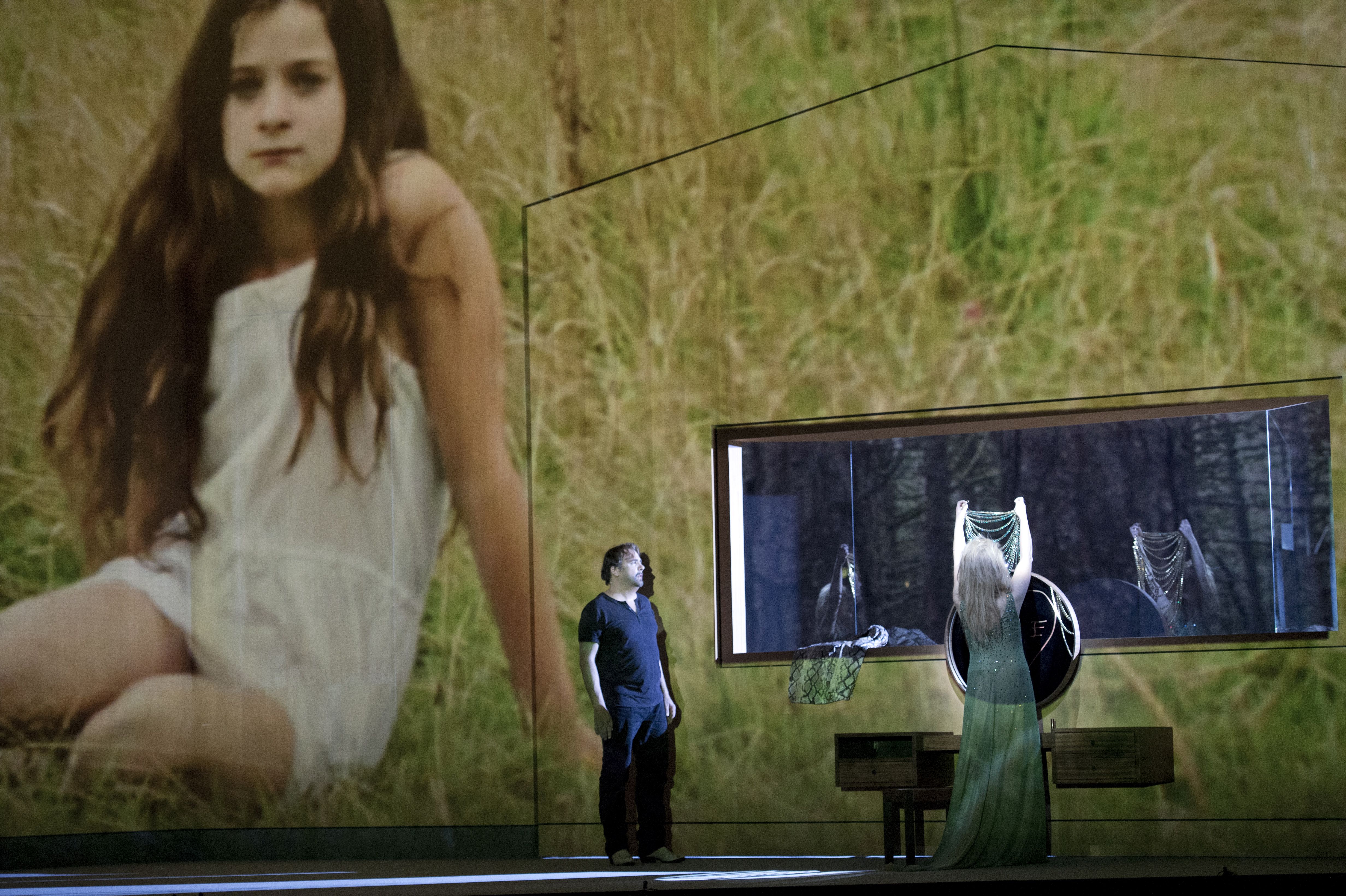 Marc Albrecht (conductor), Ivo van Hove (director), Jan Versweyveld (sets/lighting design), An D'Huys (costumes), Tal Yarden (video), Janine Brogt&amp;Klaus Bertisch (dramaturge)