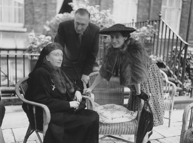 telefoonwilliam-walton-and-edith-sitwell-1340371662-view-0