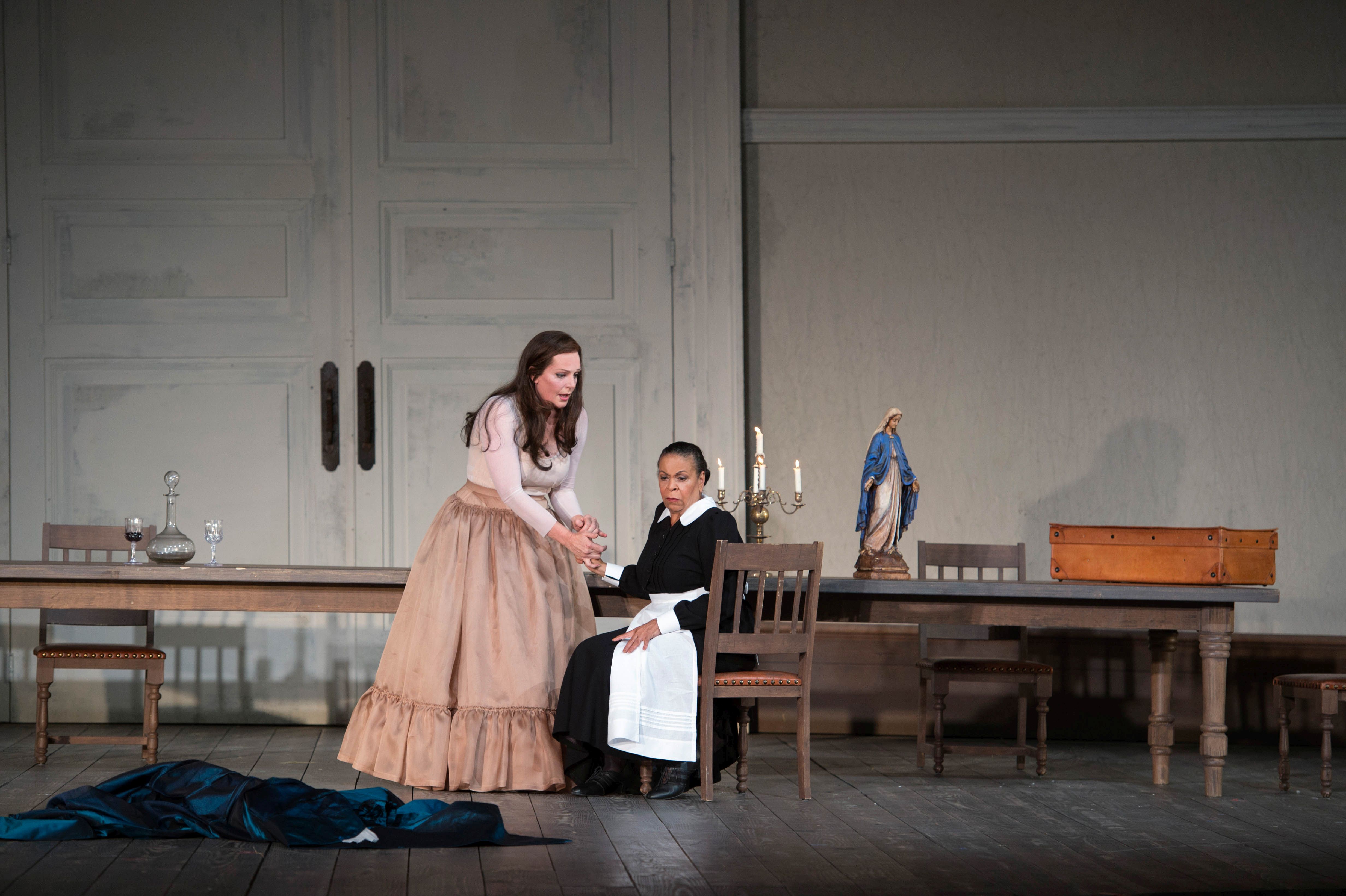 Leonora (Eva-Maria Westbroek) &amp; Curra (Roberta Alexander)