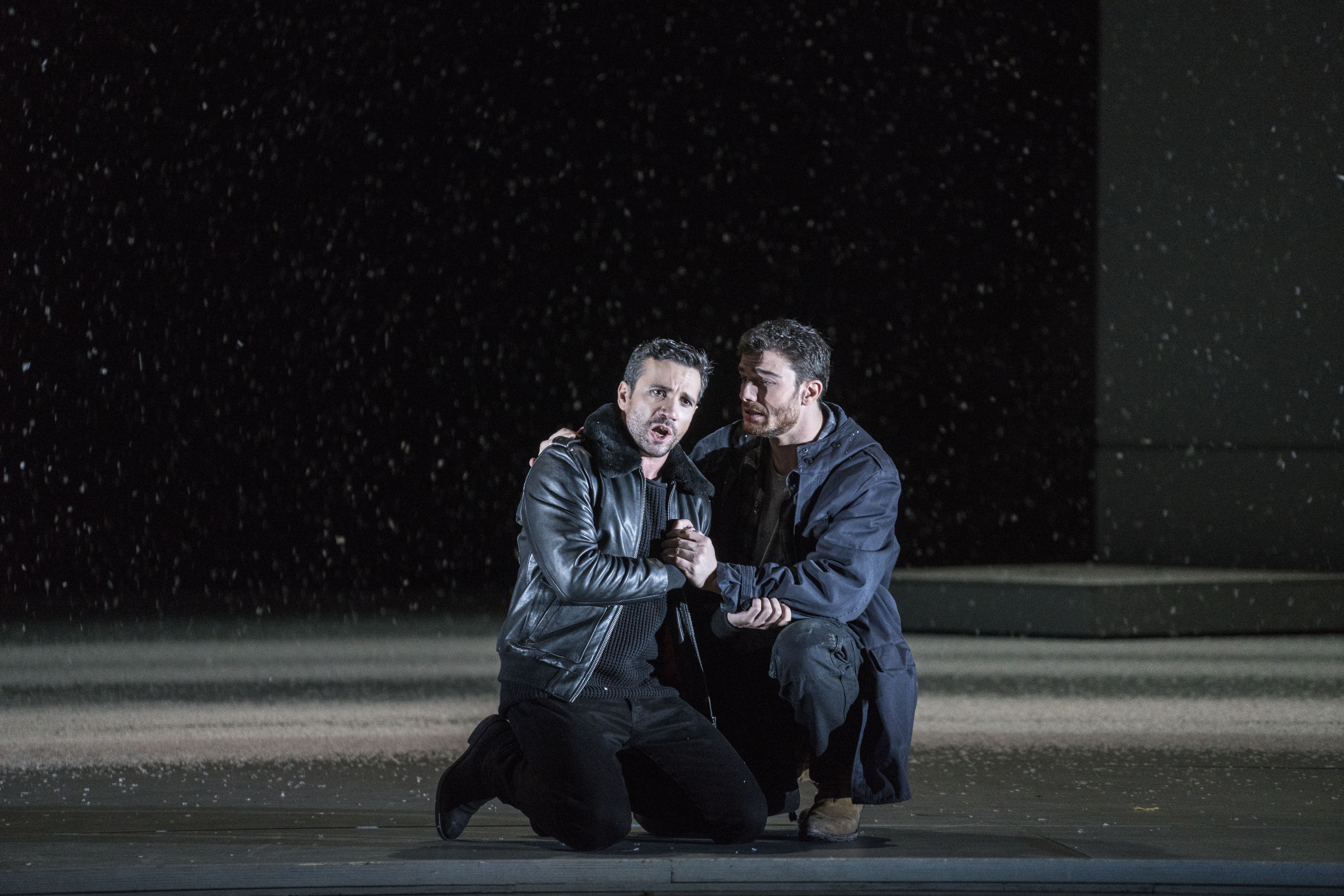 Rodolfo (Sergey Romanovsky), Marcello (Mattia Olivieri)