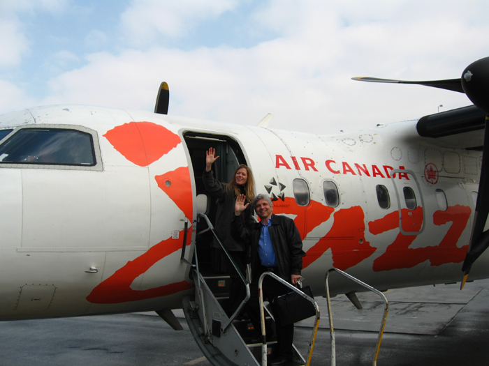 Hannigan backstage-torontotour