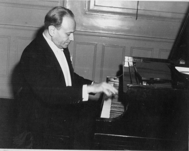 RathausJune041byPiano-1