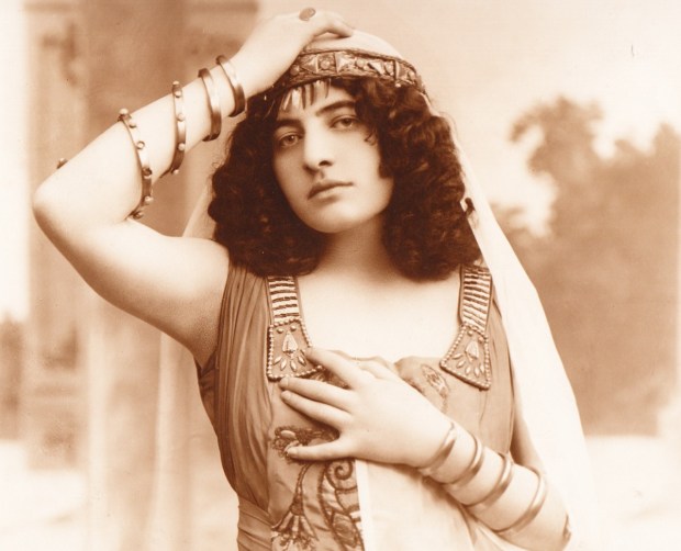 Rosa_Raisa_as_Aida_(1914)